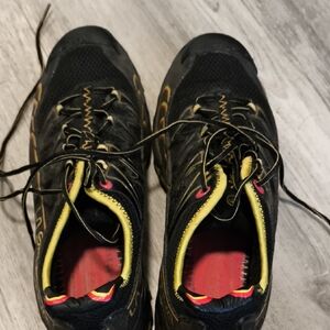 Salomon Men's Black and Yellow Athletic Shoes